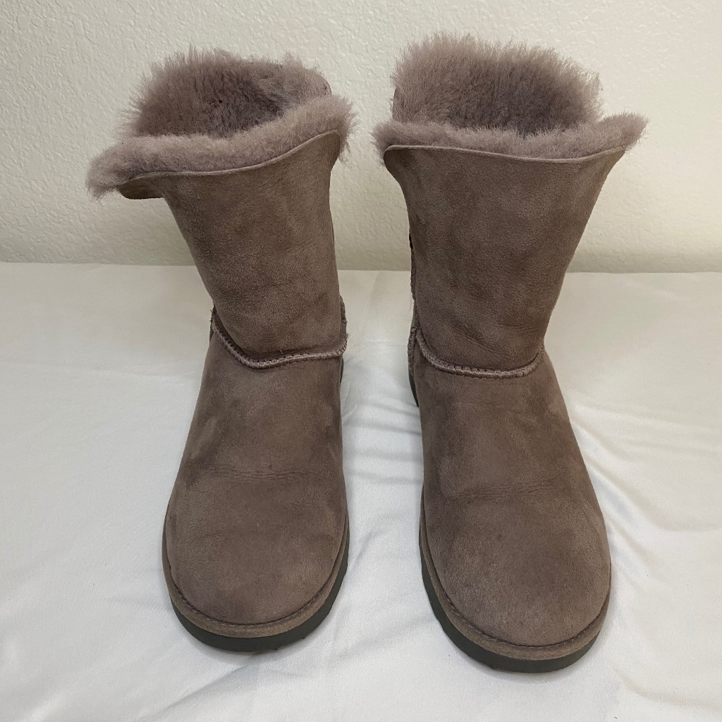 Ugg Women's Classic Cuff Short Boot Size 7 - 0063